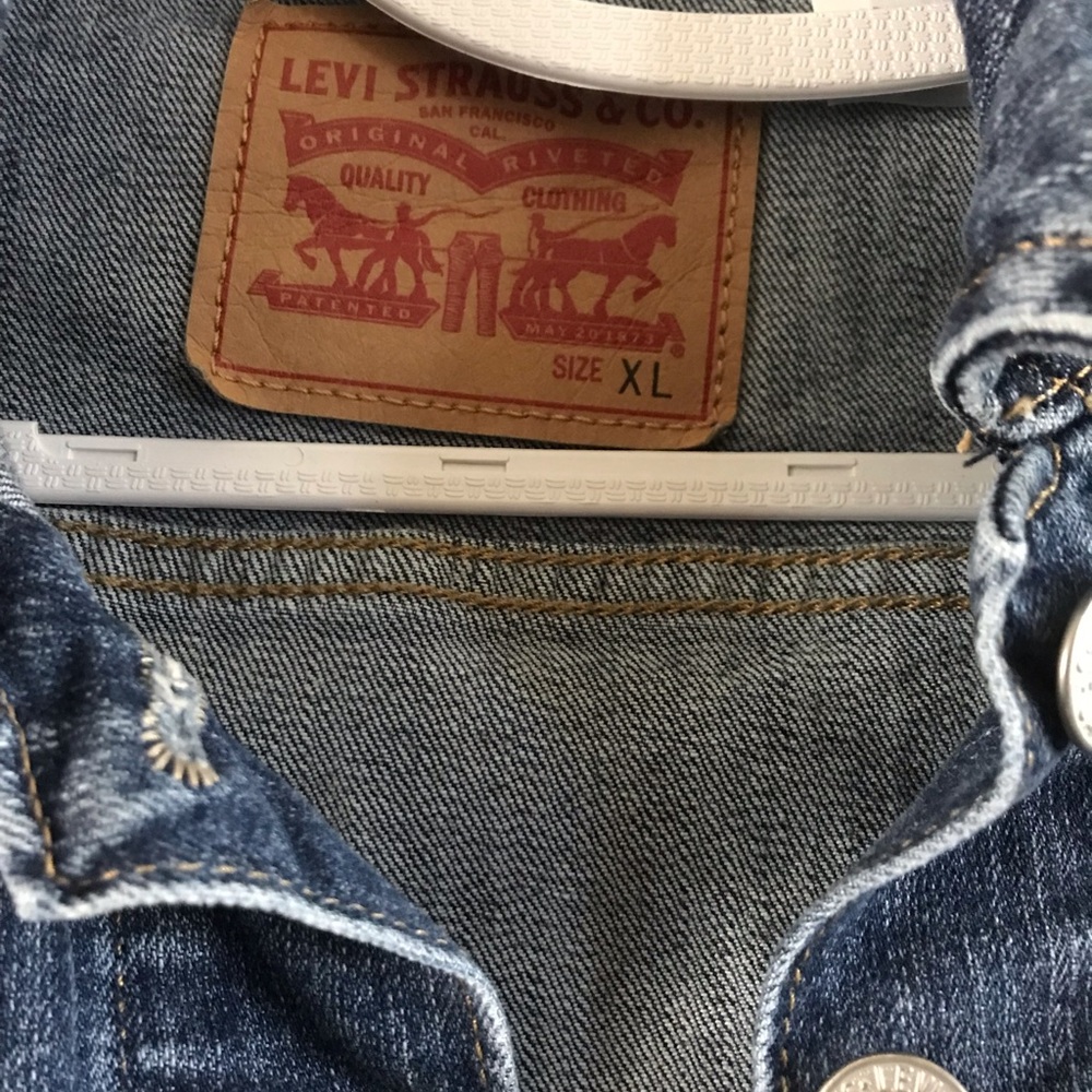 Levi's Classic Blue Denim Jacket - Picture 2 of 3